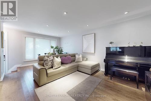 243 Taylor Mills Drive S, Richmond Hill, ON - Indoor Photo Showing Living Room