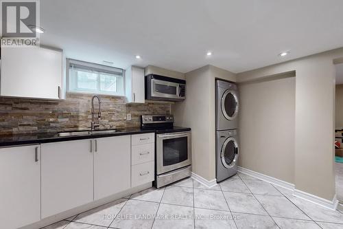 243 Taylor Mills Drive S, Richmond Hill, ON - Indoor Photo Showing Kitchen