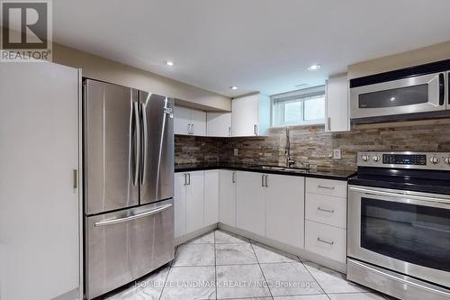 243 Taylor Mills Drive S, Richmond Hill, ON - Indoor Photo Showing Kitchen