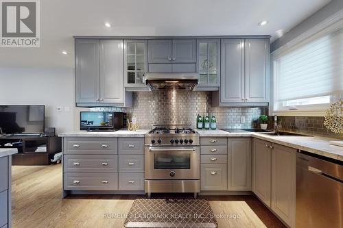 243 Taylor Mills Drive S, Richmond Hill, ON - Indoor Photo Showing Kitchen