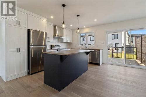 190 Ernest, Dieppe, NB - Indoor Photo Showing Kitchen With Upgraded Kitchen