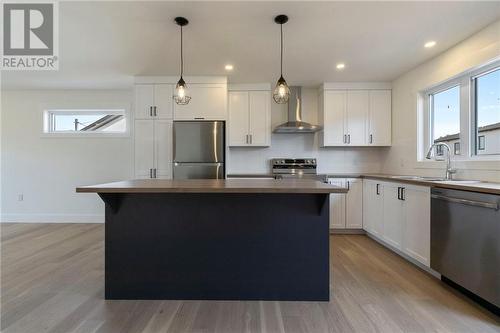 190 Ernest, Dieppe, NB - Indoor Photo Showing Kitchen With Upgraded Kitchen