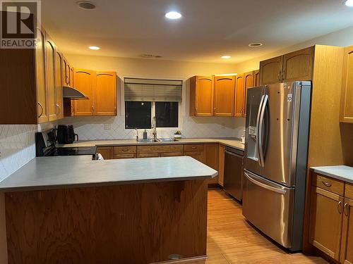 963 Duggan Court, Kelowna, BC - Indoor Photo Showing Kitchen With Double Sink