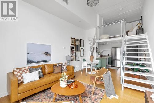 212 - 160 Baldwin Street, Toronto (Kensington-Chinatown), ON - Indoor Photo Showing Living Room