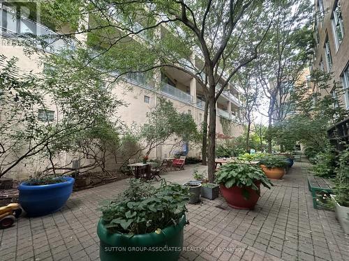 212 - 160 Baldwin Street, Toronto (Kensington-Chinatown), ON - Outdoor