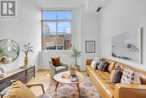 212 - 160 Baldwin Street, Toronto (Kensington-Chinatown), ON - Indoor Photo Showing Living Room