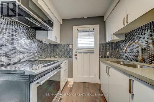 19 - 1185 Warden Avenue, Toronto (Wexford-Maryvale), ON - Indoor Photo Showing Kitchen With Double Sink With Upgraded Kitchen