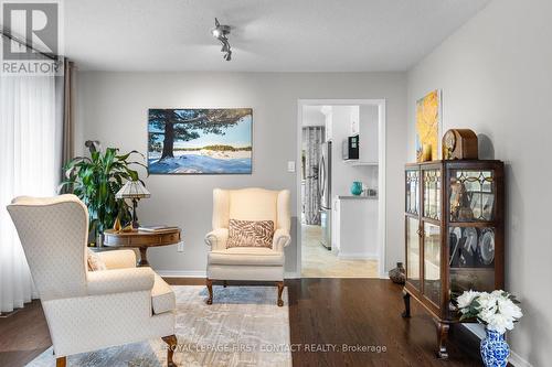 210 Anne Street N, Barrie (Letitia Heights), ON - Indoor Photo Showing Living Room