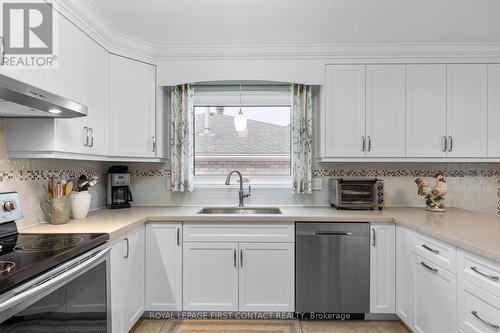 210 Anne Street N, Barrie (Letitia Heights), ON - Indoor Photo Showing Kitchen