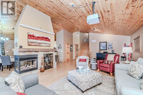 160 Hill Street, Gravenhurst, ON - Indoor Photo Showing Living Room With Fireplace