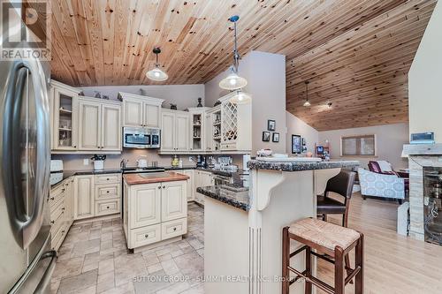 160 Hill Street, Gravenhurst, ON - Indoor Photo Showing Kitchen