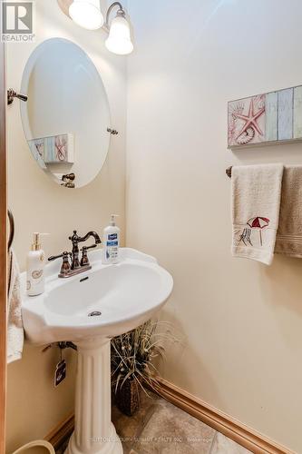 160 Hill Street, Gravenhurst, ON - Indoor Photo Showing Bathroom