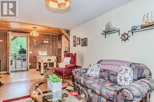 160 Hill Street, Gravenhurst, ON - Indoor Photo Showing Living Room