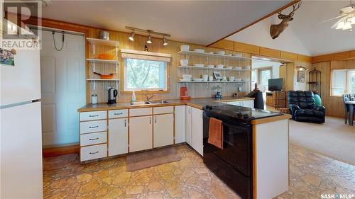 414 Siltonia Avenue, Saskatchewan Beach, SK - Indoor Photo Showing Kitchen With Double Sink