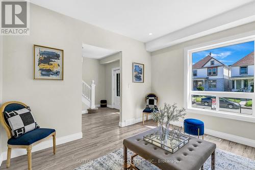 719 Dougall Avenue, Windsor, ON - Indoor Photo Showing Living Room