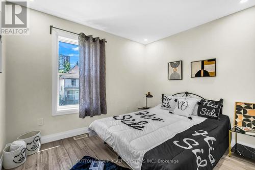 719 Dougall Avenue, Windsor, ON - Indoor Photo Showing Bedroom