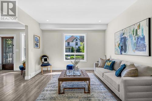 719 Dougall Avenue, Windsor, ON - Indoor Photo Showing Living Room