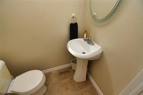 207 East 24Th Street, Hamilton, ON - Indoor Photo Showing Bathroom