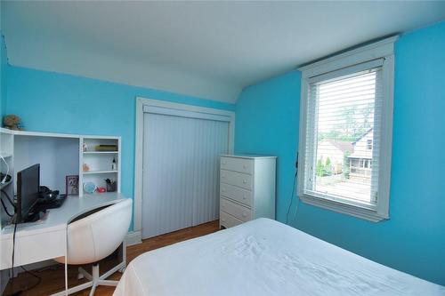 207 East 24Th Street, Hamilton, ON - Indoor Photo Showing Bedroom