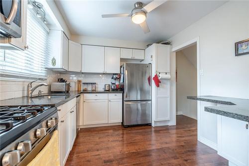 5475 Lakeshore Road|Unit #106, Burlington, ON - Indoor Photo Showing Kitchen With Upgraded Kitchen