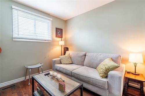 5475 Lakeshore Road|Unit #106, Burlington, ON - Indoor Photo Showing Living Room