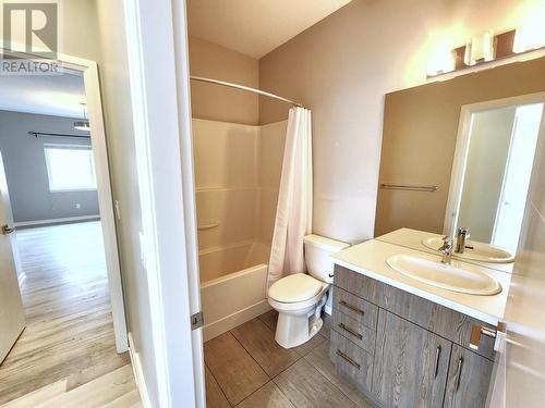 101-1993 Qu'Appelle Blvd, Kamloops, BC - Indoor Photo Showing Bathroom