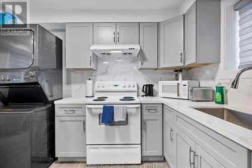 985 California Avenue Unit# Lower, Windsor, ON - Indoor Photo Showing Kitchen