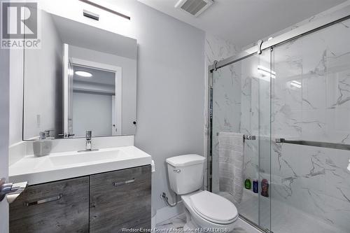 985 California Avenue Unit# Lower, Windsor, ON - Indoor Photo Showing Bathroom