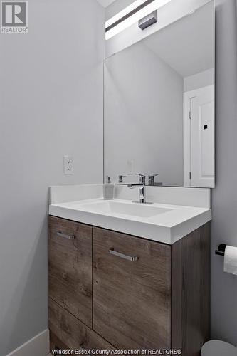 985 California Avenue Unit# Lower, Windsor, ON - Indoor Photo Showing Bathroom