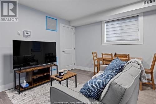 985 California Avenue Unit# Lower, Windsor, ON - Indoor Photo Showing Living Room