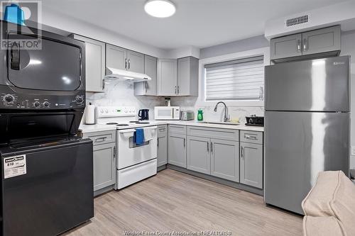 985 California Avenue Unit# Lower, Windsor, ON - Indoor Photo Showing Kitchen