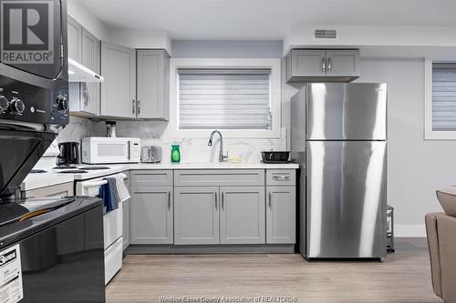 985 California Avenue Unit# Lower, Windsor, ON - Indoor Photo Showing Kitchen