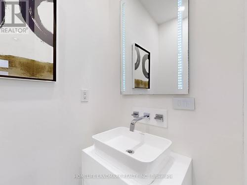 10B Chauncey Avenue, Toronto (Islington-City Centre West), ON - Indoor Photo Showing Bathroom