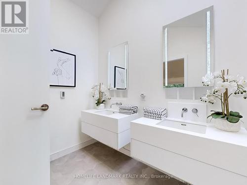 10B Chauncey Avenue, Toronto (Islington-City Centre West), ON - Indoor Photo Showing Bathroom