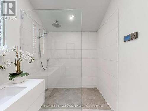 10B Chauncey Avenue, Toronto (Islington-City Centre West), ON - Indoor Photo Showing Bathroom