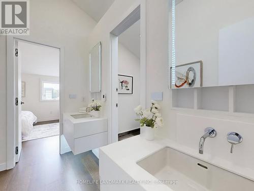 10B Chauncey Avenue, Toronto (Islington-City Centre West), ON - Indoor Photo Showing Bathroom