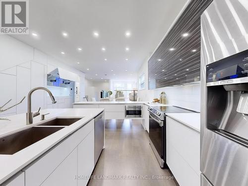 10B Chauncey Avenue, Toronto (Islington-City Centre West), ON - Indoor Photo Showing Kitchen With Double Sink With Upgraded Kitchen