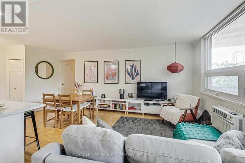 416 - 80 Coe Hill Drive, Toronto (High Park-Swansea), ON - Indoor Photo Showing Living Room