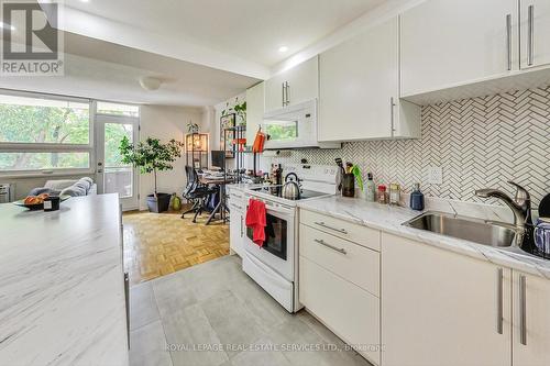 416 - 80 Coe Hill Drive, Toronto (High Park-Swansea), ON - Indoor Photo Showing Kitchen