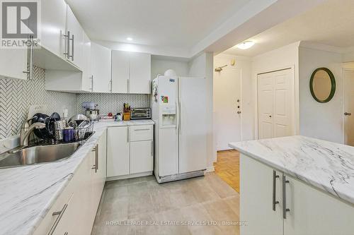 416 - 80 Coe Hill Drive, Toronto (High Park-Swansea), ON - Indoor Photo Showing Kitchen