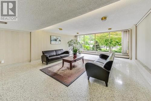 416 - 80 Coe Hill Drive, Toronto (High Park-Swansea), ON - Indoor Photo Showing Living Room