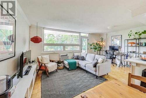 416 - 80 Coe Hill Drive, Toronto (High Park-Swansea), ON - Indoor Photo Showing Living Room