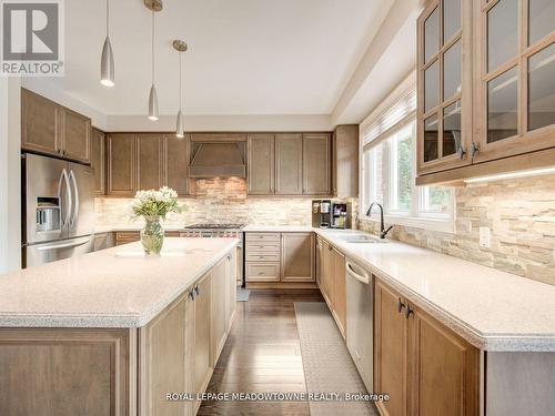 22 Oceans Pond Court, Caledon (Caledon East), ON - Indoor Photo Showing Kitchen With Double Sink With Upgraded Kitchen