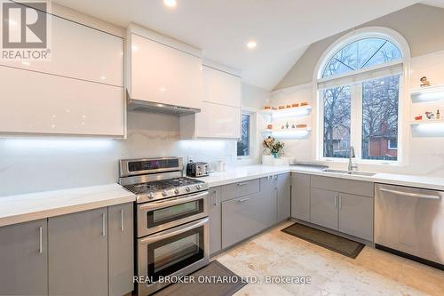 230 Mcgill Street, Mississauga, ON - Indoor Photo Showing Kitchen