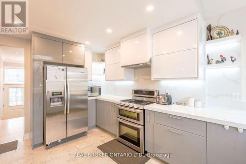 230 Mcgill Street, Mississauga, ON - Indoor Photo Showing Kitchen