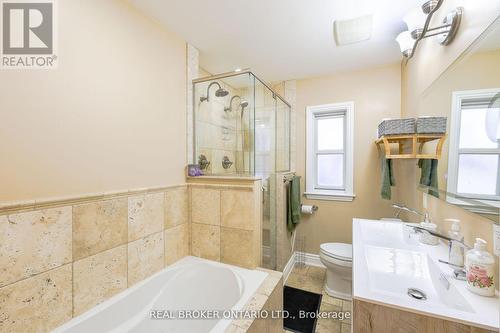 230 Mcgill Street, Mississauga, ON - Indoor Photo Showing Bathroom