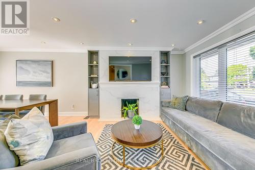 230 Mcgill Street, Mississauga, ON - Indoor Photo Showing Living Room