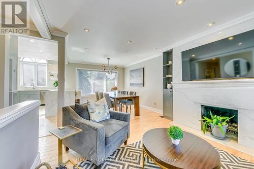 230 Mcgill Street, Mississauga, ON - Indoor Photo Showing Living Room