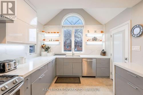 230 Mcgill Street, Mississauga, ON - Indoor Photo Showing Kitchen