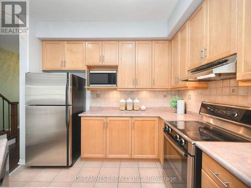 928 Golden Farmer Way, Mississauga (Meadowvale Village), ON - Indoor Photo Showing Kitchen